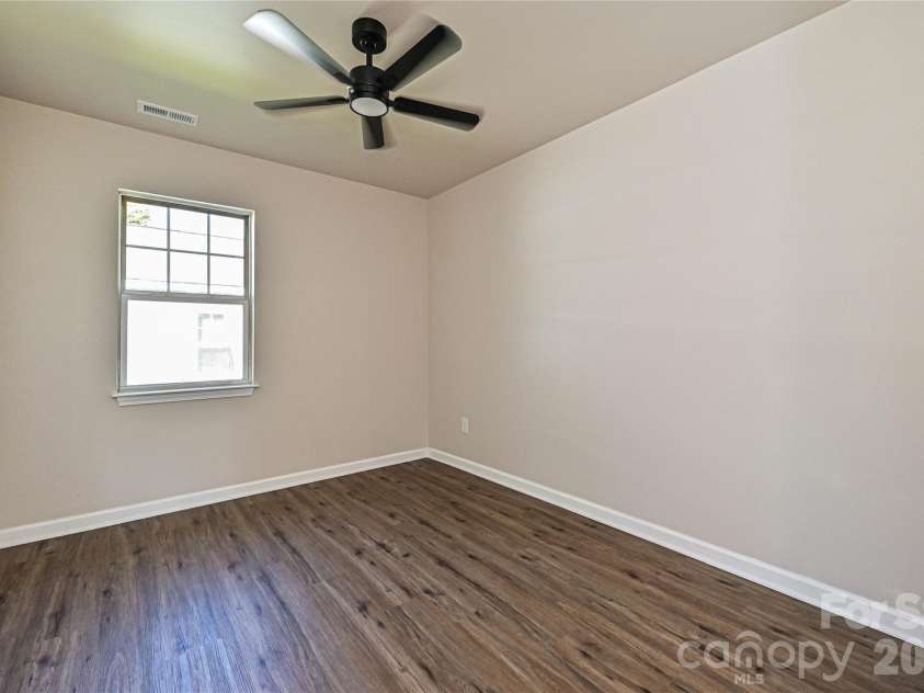 415 Jones Street, Charlotte, NC 28208.  MLS# CAR4395090, YatesRealty ID 38663. 