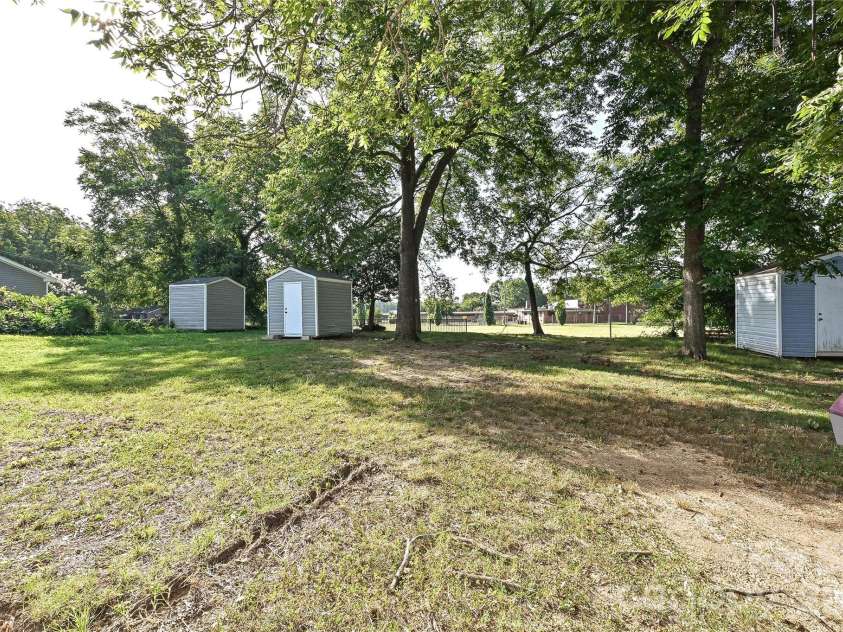 415 Jones Street, Charlotte, NC 28208.  MLS# CAR4395090, YatesRealty ID 38663. 