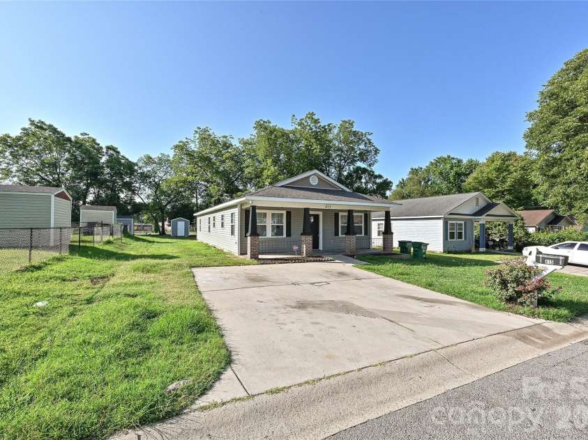 415 Jones Street, Charlotte, NC 28208.  MLS# CAR4395090, YatesRealty ID 38663. 