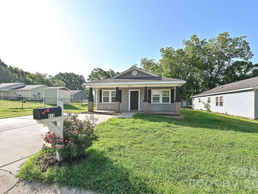 415 Jones Street, Charlotte, NC 28208.  MLS# CAR4395090, YatesRealty ID 38663. 