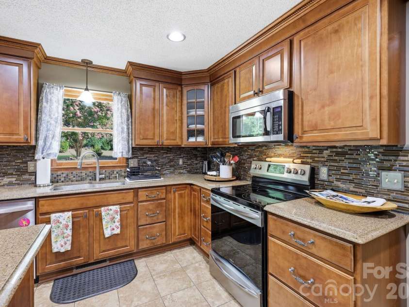 798 Worley Road, Marion, NC 28752.  MLS# CAR4403363, YatesRealty ID 38664. 
