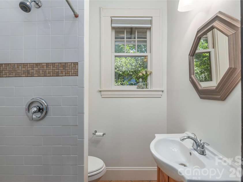 302 Hillside Street, Asheville, NC 28801.  MLS# CAR4367631, YatesRealty ID 38666. First floor full bath