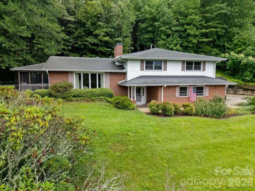337 Delphia Drive, Brevard, NC 28712.  MLS# CAR4405674, YatesRealty ID 38667. 