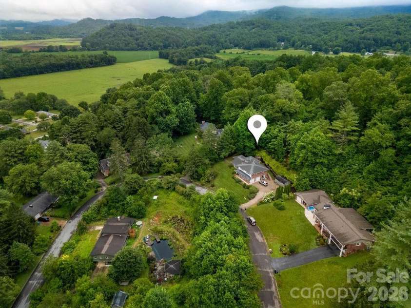 337 Delphia Drive, Brevard, NC 28712.  MLS# CAR4405674, YatesRealty ID 38667. 