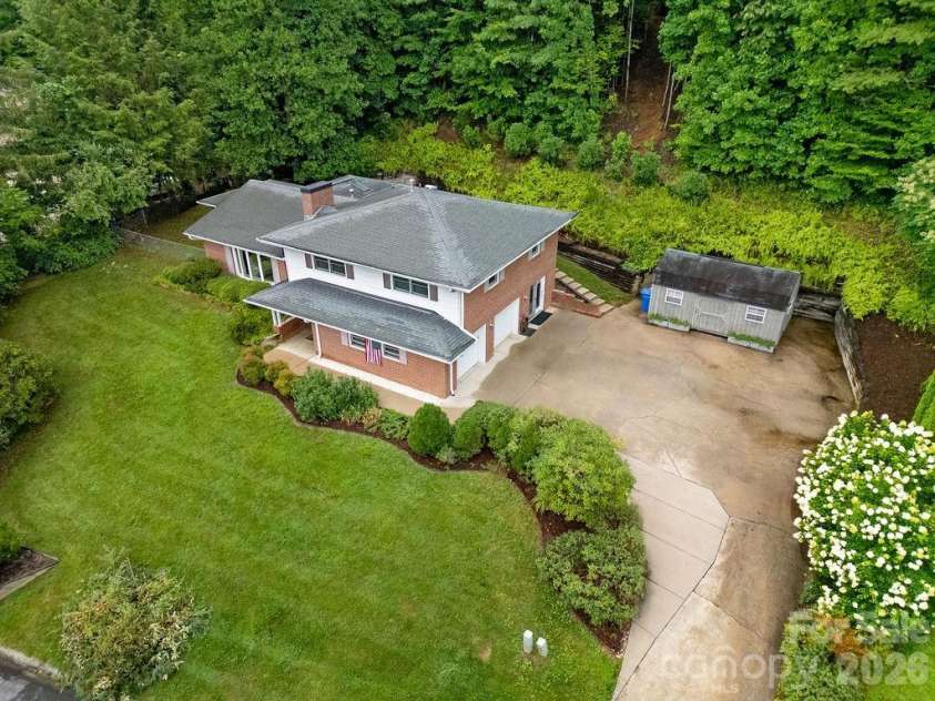 337 Delphia Drive, Brevard, NC 28712.  MLS# CAR4405674, YatesRealty ID 38667. 
