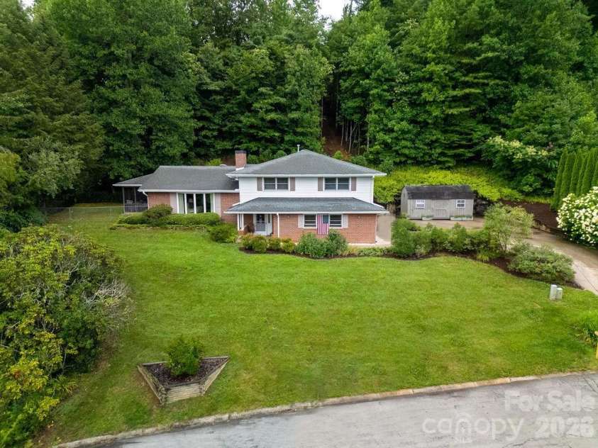337 Delphia Drive, Brevard, NC 28712.  MLS# CAR4405674, YatesRealty ID 38667. 