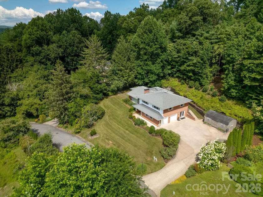 337 Delphia Drive, Brevard, NC 28712.  MLS# CAR4405674, YatesRealty ID 38667. 