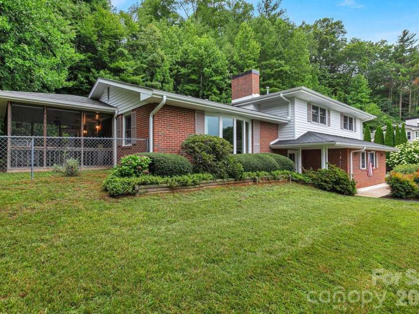 337 Delphia Drive, Brevard, NC 28712.  MLS# CAR4405674, YatesRealty ID 38667. 