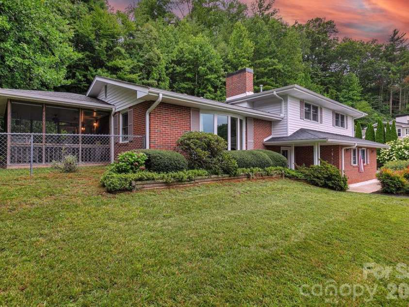 337 Delphia Drive, Brevard, NC 28712.  MLS# CAR4405674, YatesRealty ID 38667. 