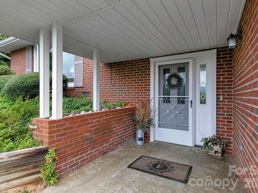 337 Delphia Drive, Brevard, NC 28712.  MLS# CAR4405674, YatesRealty ID 38667. 