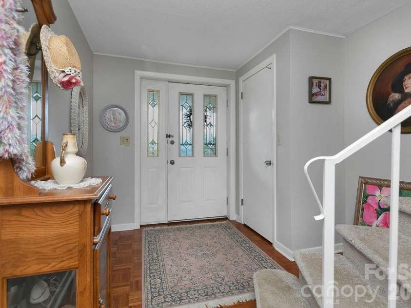 337 Delphia Drive, Brevard, NC 28712.  MLS# CAR4405674, YatesRealty ID 38667. 