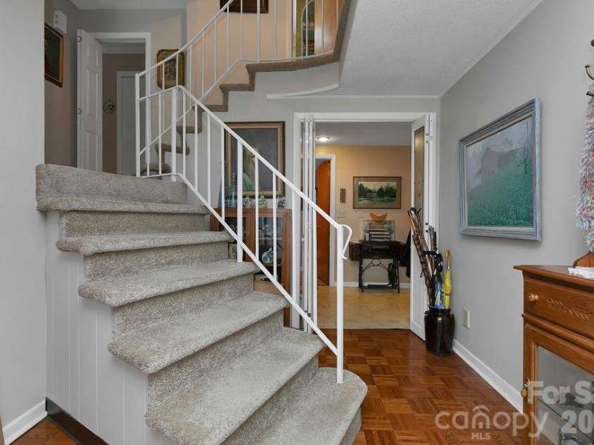 337 Delphia Drive, Brevard, NC 28712.  MLS# CAR4405674, YatesRealty ID 38667. 