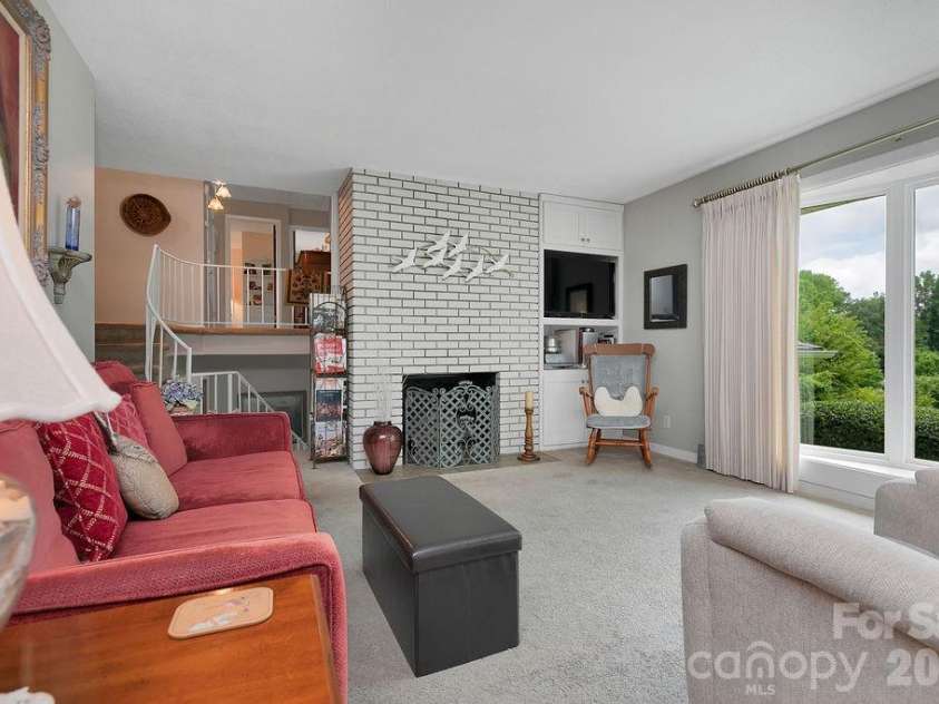 337 Delphia Drive, Brevard, NC 28712.  MLS# CAR4405674, YatesRealty ID 38667. 