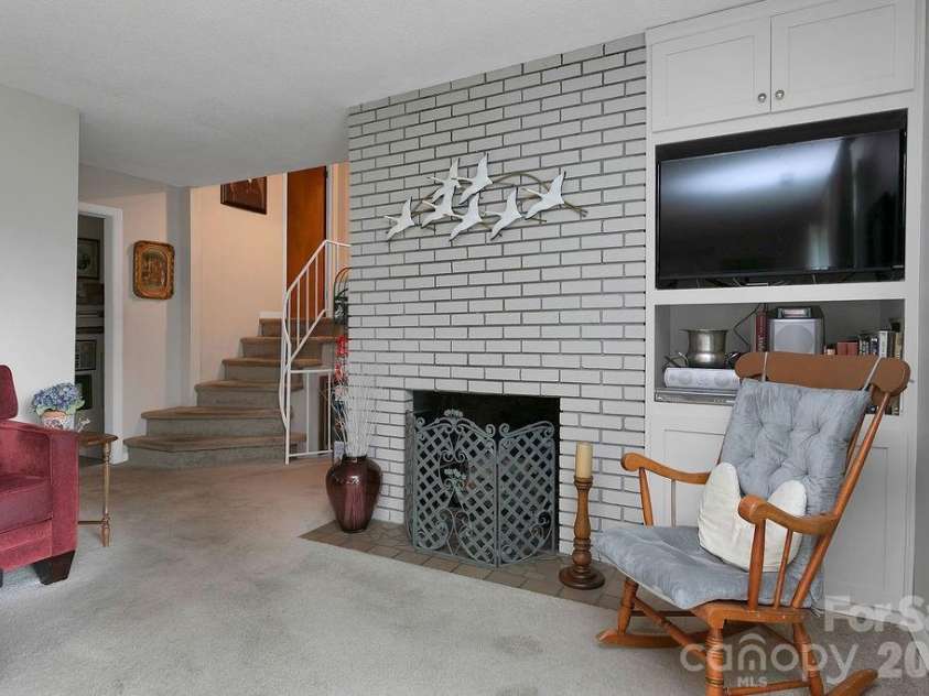 337 Delphia Drive, Brevard, NC 28712.  MLS# CAR4405674, YatesRealty ID 38667. 