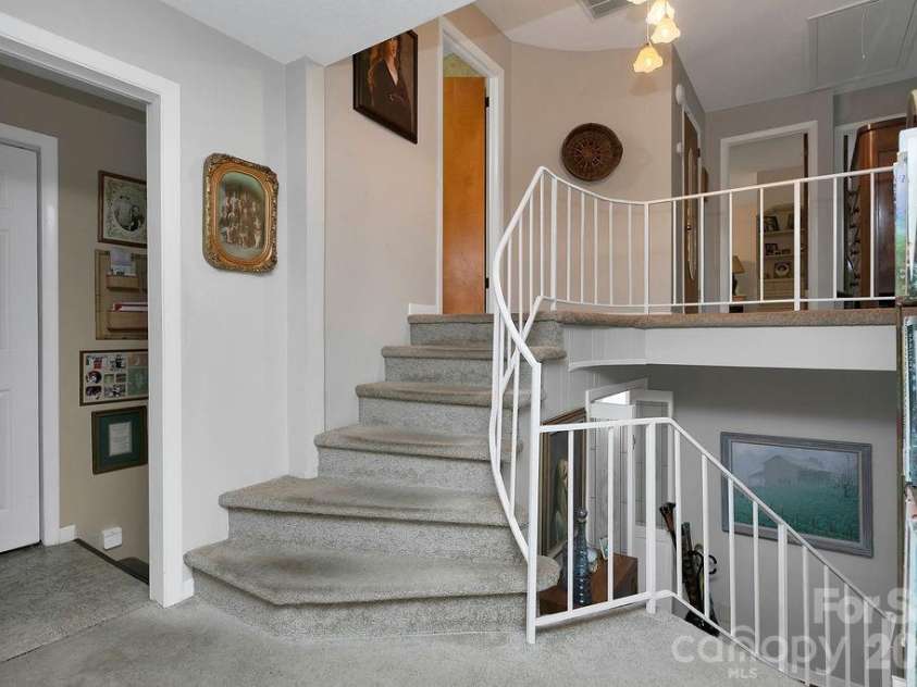 337 Delphia Drive, Brevard, NC 28712.  MLS# CAR4405674, YatesRealty ID 38667. 