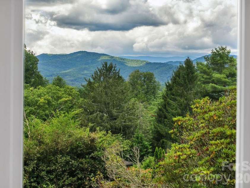 337 Delphia Drive, Brevard, NC 28712.  MLS# CAR4405674, YatesRealty ID 38667. 