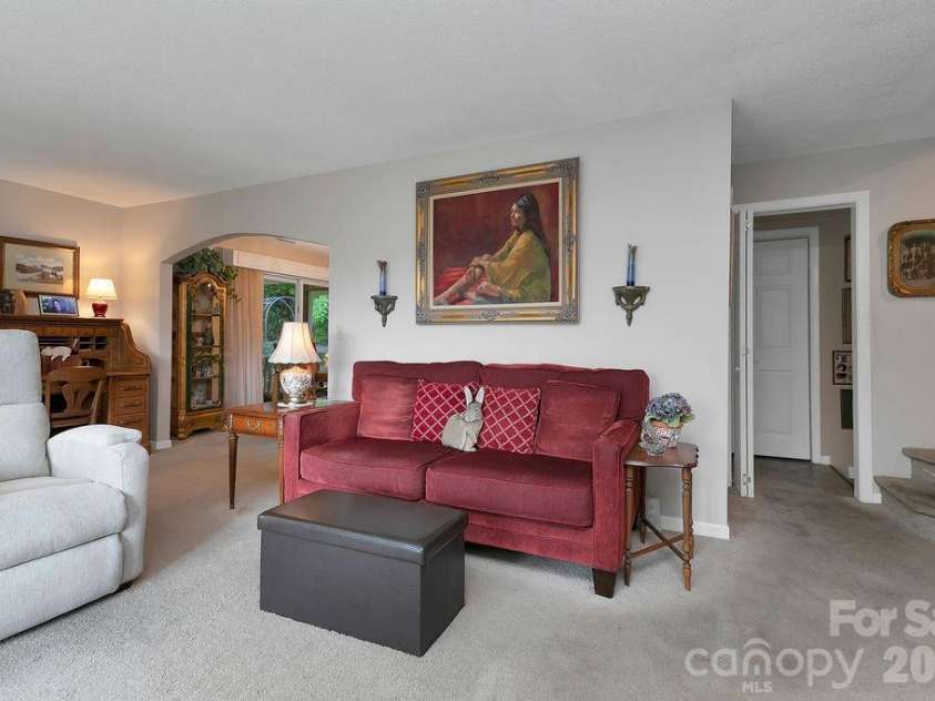 337 Delphia Drive, Brevard, NC 28712.  MLS# CAR4405674, YatesRealty ID 38667. 