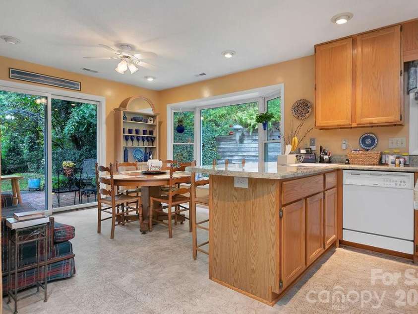 337 Delphia Drive, Brevard, NC 28712.  MLS# CAR4405674, YatesRealty ID 38667. 