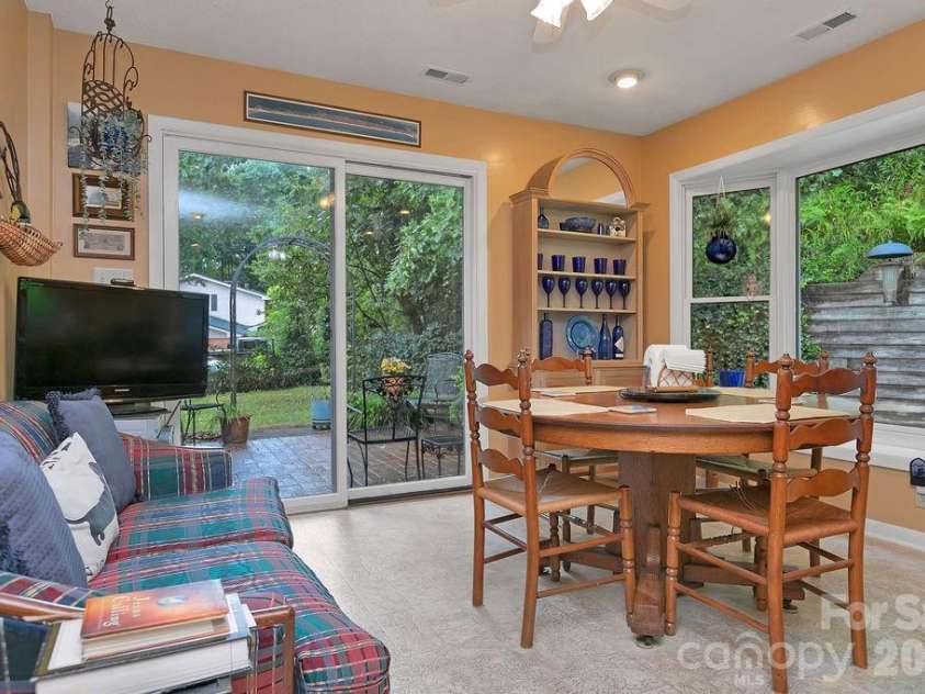 337 Delphia Drive, Brevard, NC 28712.  MLS# CAR4405674, YatesRealty ID 38667. 