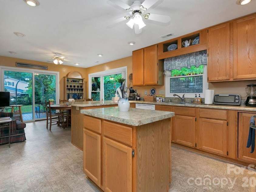 337 Delphia Drive, Brevard, NC 28712.  MLS# CAR4405674, YatesRealty ID 38667. 