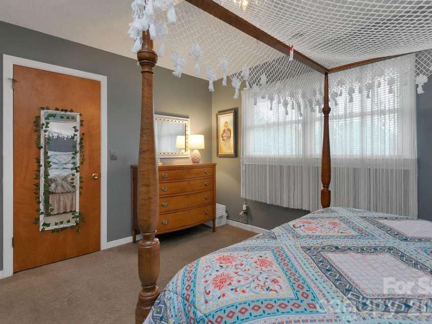 337 Delphia Drive, Brevard, NC 28712.  MLS# CAR4405674, YatesRealty ID 38667. 