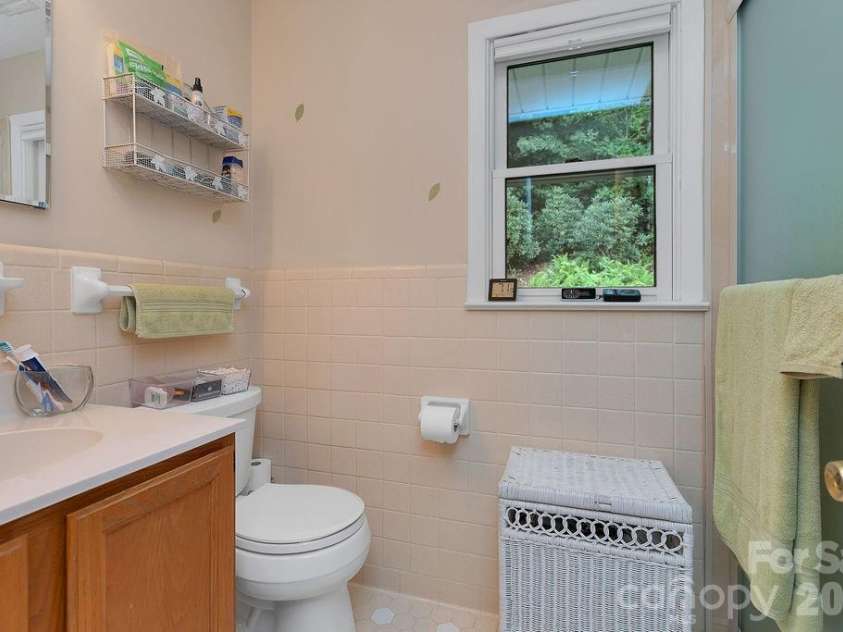 337 Delphia Drive, Brevard, NC 28712.  MLS# CAR4405674, YatesRealty ID 38667. 