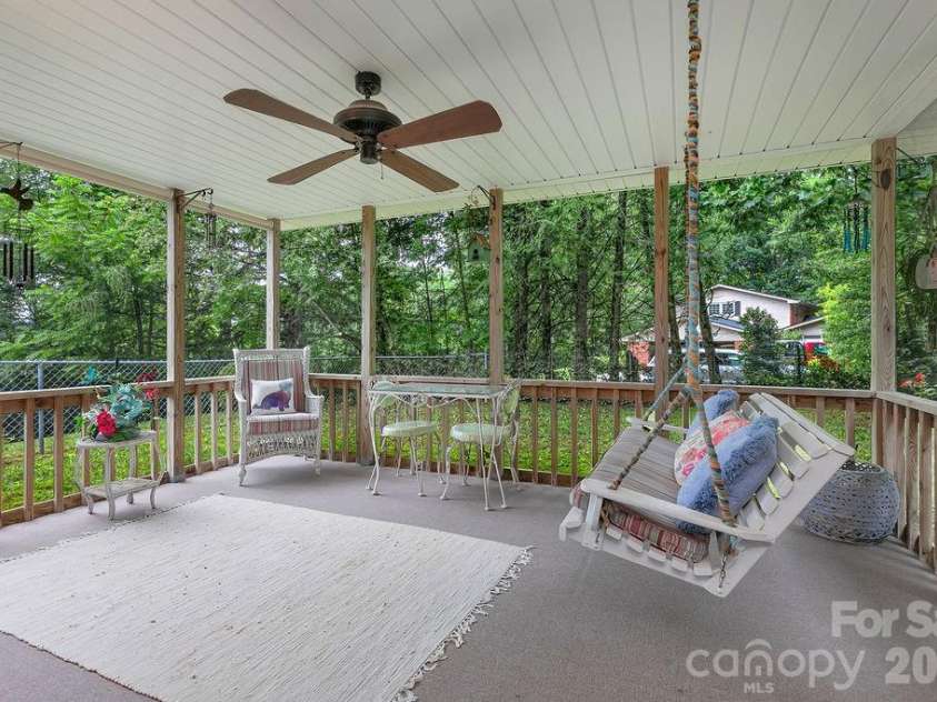 337 Delphia Drive, Brevard, NC 28712.  MLS# CAR4405674, YatesRealty ID 38667. 