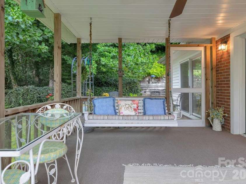 337 Delphia Drive, Brevard, NC 28712.  MLS# CAR4405674, YatesRealty ID 38667. 