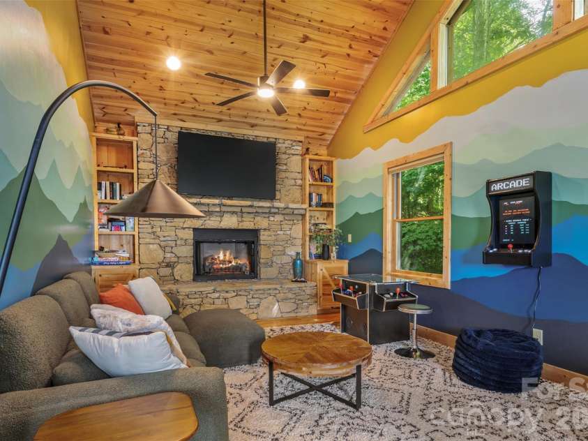 3182 El Miner Drive, Mars Hill, NC 28754.  MLS# CAR4399109, YatesRealty ID 38668. 