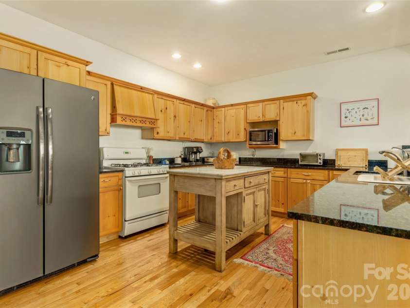3182 El Miner Drive, Mars Hill, NC 28754.  MLS# CAR4399109, YatesRealty ID 38668. 