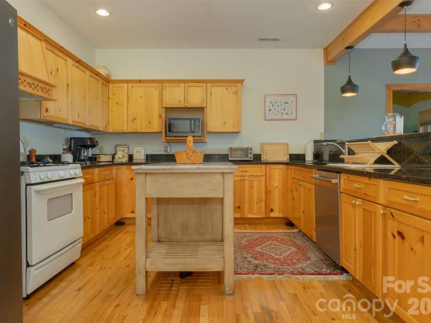 3182 El Miner Drive, Mars Hill, NC 28754.  MLS# CAR4399109, YatesRealty ID 38668. 
