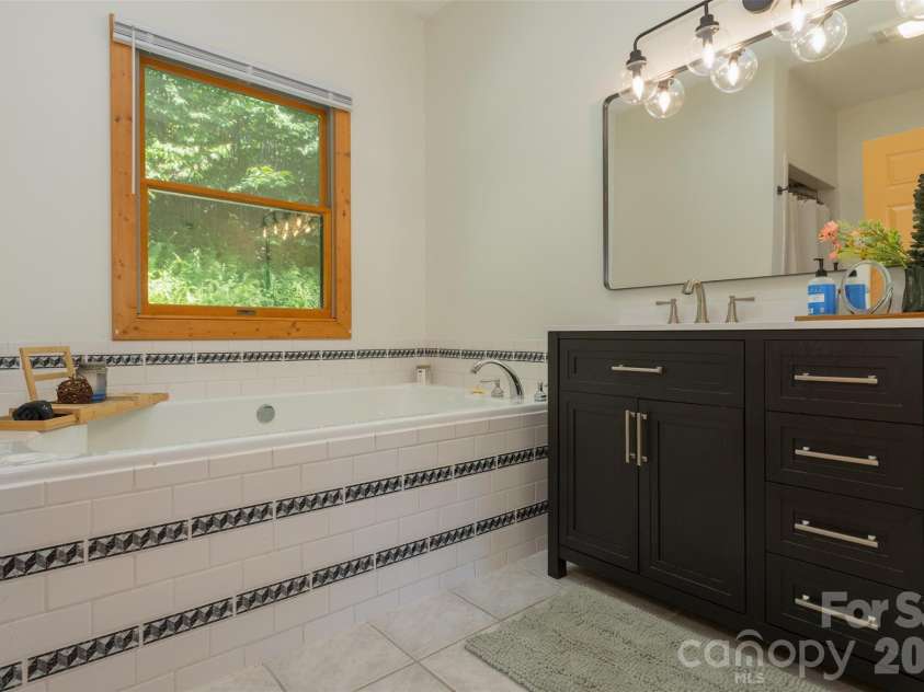 3182 El Miner Drive, Mars Hill, NC 28754.  MLS# CAR4399109, YatesRealty ID 38668. 