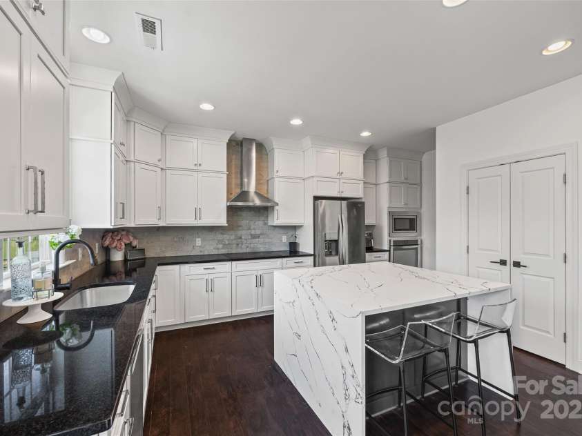 17622 Austins Creek Drive, Charlotte, NC 28278.  MLS# CAR4278255, YatesRealty ID 3867. 