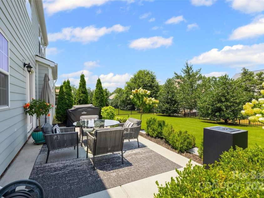 17622 Austins Creek Drive, Charlotte, NC 28278.  MLS# CAR4278255, YatesRealty ID 3867. 