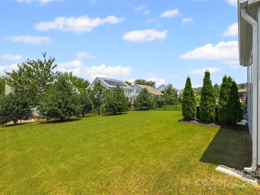 17622 Austins Creek Drive, Charlotte, NC 28278.  MLS# CAR4278255, YatesRealty ID 3867. 