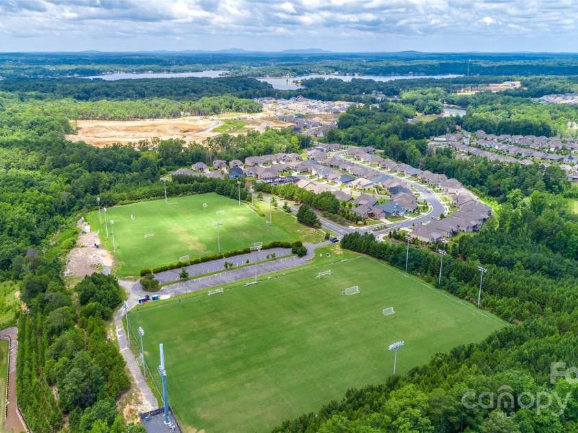 17622 Austins Creek Drive, Charlotte, NC 28278.  MLS# CAR4278255, YatesRealty ID 3867. 