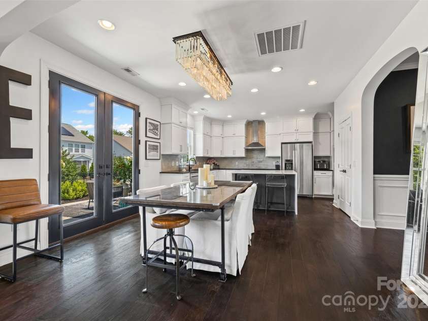 17622 Austins Creek Drive, Charlotte, NC 28278.  MLS# CAR4278255, YatesRealty ID 3867. Kitchen elegance surpasses your highest expectations. 