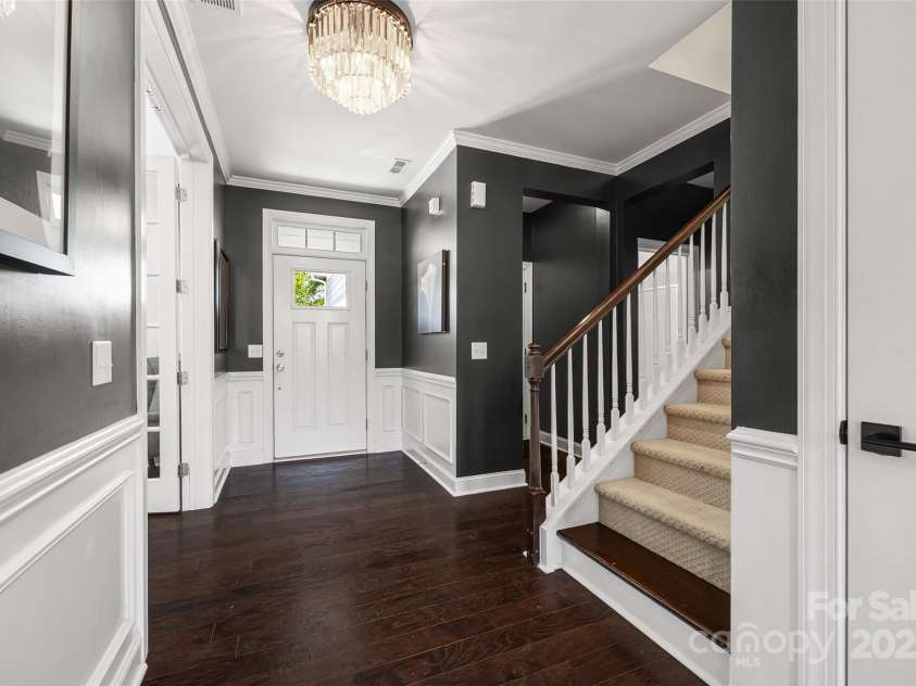 17622 Austins Creek Drive, Charlotte, NC 28278.  MLS# CAR4278255, YatesRealty ID 3867. Step inside and fall in love.