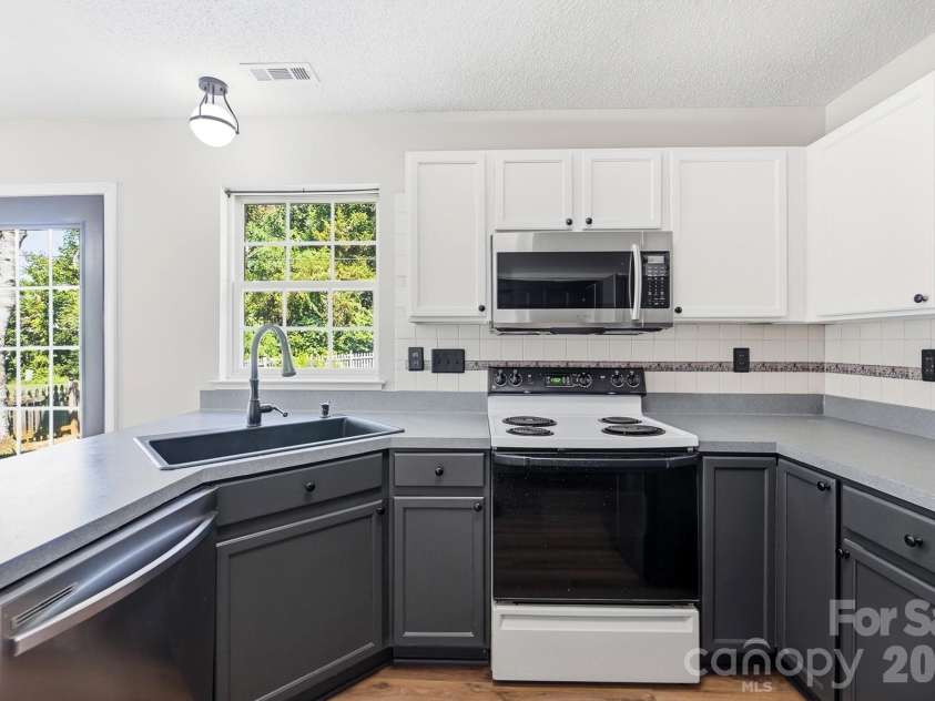 4015 Balsam Street, Indian Trail, NC 28079.  MLS# CAR4391191, YatesRealty ID 38672. Kitchen