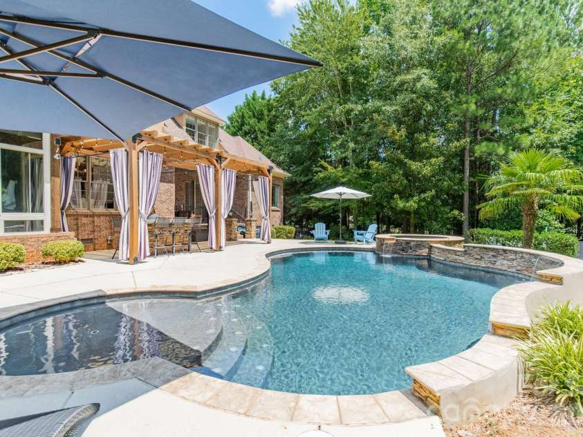 215 Blue River Road, Lake Wylie, SC 29710.  MLS# CAR4399726, YatesRealty ID 38673. 