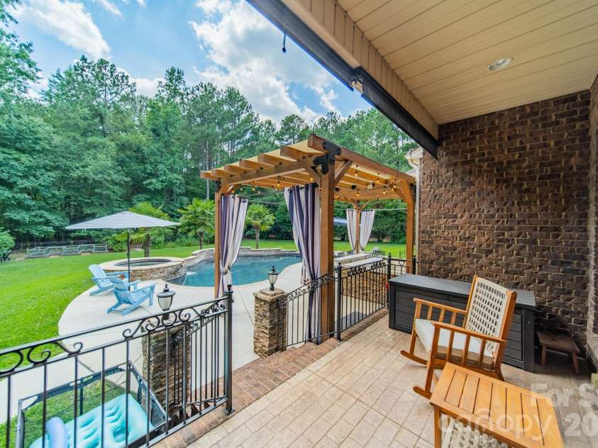 215 Blue River Road, Lake Wylie, SC 29710.  MLS# CAR4399726, YatesRealty ID 38673. 