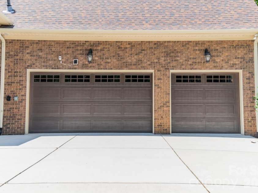 215 Blue River Road, Lake Wylie, SC 29710.  MLS# CAR4399726, YatesRealty ID 38673. 