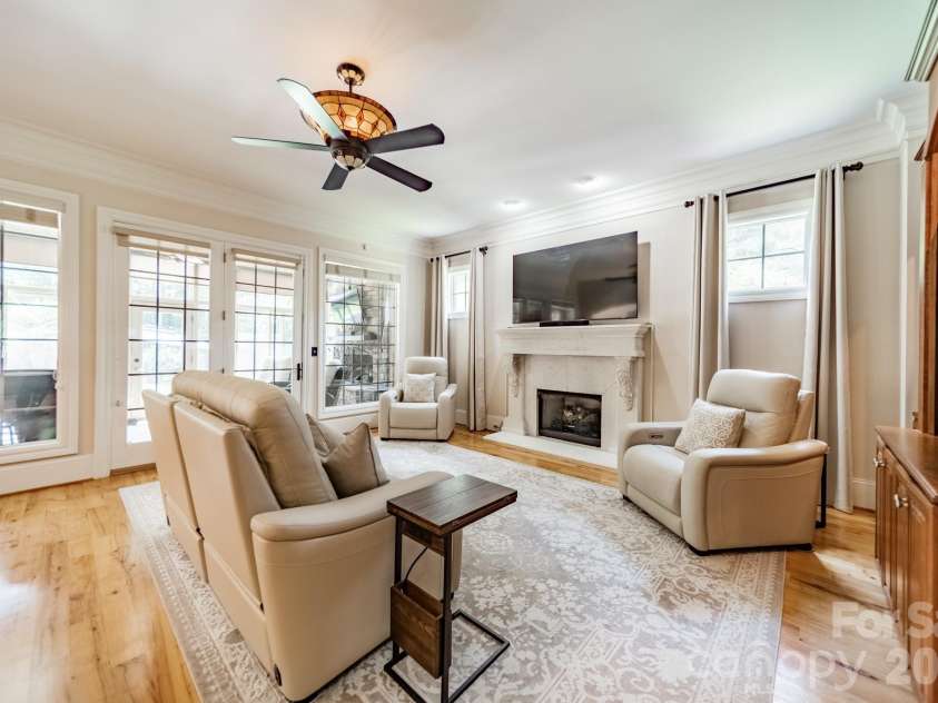 215 Blue River Road, Lake Wylie, SC 29710.  MLS# CAR4399726, YatesRealty ID 38673. 