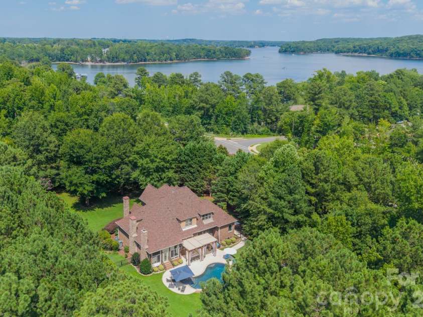 215 Blue River Road, Lake Wylie, SC 29710.  MLS# CAR4399726, YatesRealty ID 38673. 