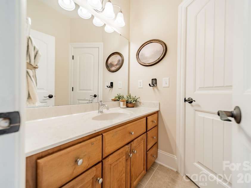 215 Blue River Road, Lake Wylie, SC 29710.  MLS# CAR4399726, YatesRealty ID 38673. Jack & Jill BA