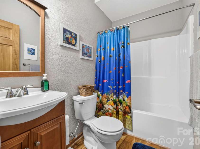 149 Oriole Road, Brevard, NC 28712.  MLS# CAR4404577, YatesRealty ID 38675. Bright and well-maintained full bath on the lower level.