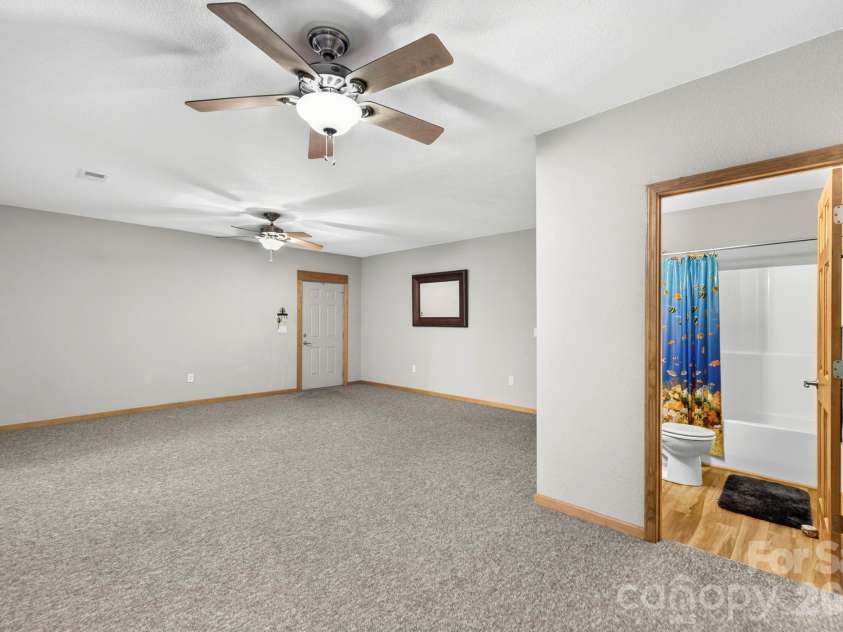 149 Oriole Road, Brevard, NC 28712.  MLS# CAR4404577, YatesRealty ID 38675. Large recreation with adjoining full bath.