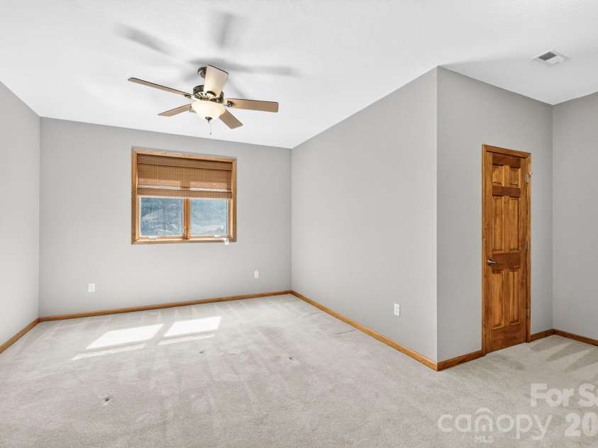 149 Oriole Road, Brevard, NC 28712.  MLS# CAR4404577, YatesRealty ID 38675. Large upper-level bedroom offers flexible space for guests.