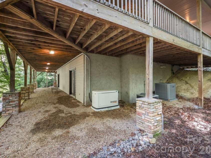 149 Oriole Road, Brevard, NC 28712.  MLS# CAR4404577, YatesRealty ID 38675. Spacious covered area beneath the home, ideal for entertaining, recreation, or extra storage.