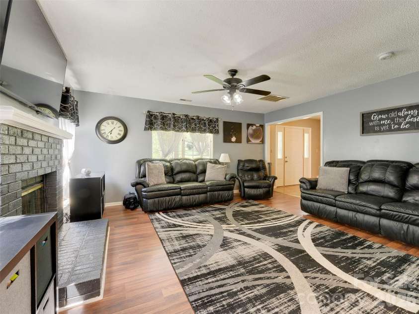 3102 Scotch Moss Court, Charlotte, NC 28269.  MLS# CAR4405057, YatesRealty ID 38676. 